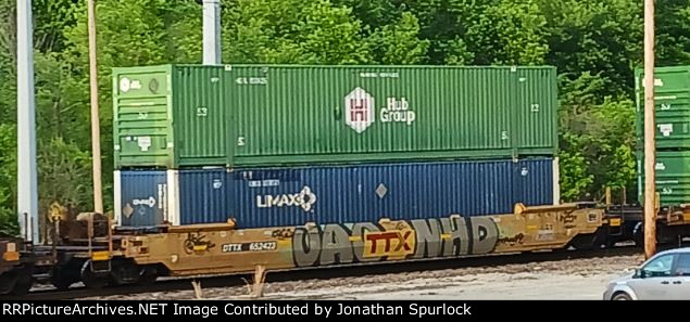 DTTX 652423 and two containers